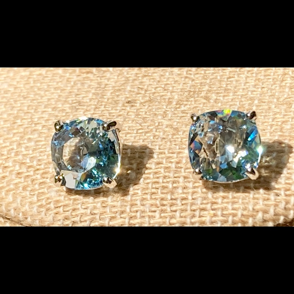 Origami Owl Cinderella’s Swarovski Light Sapphire Clara Earrings